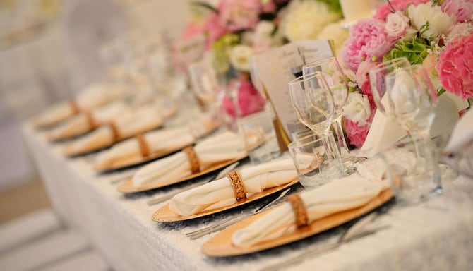 Weddings - Table Set up pink flowers
