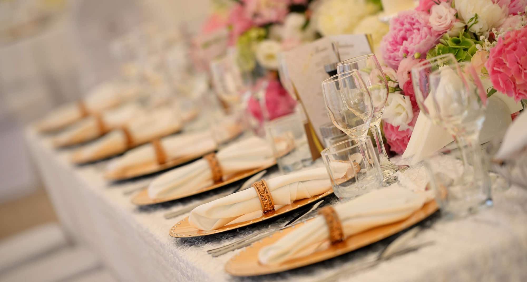 Weddings - Table Set up pink flowers