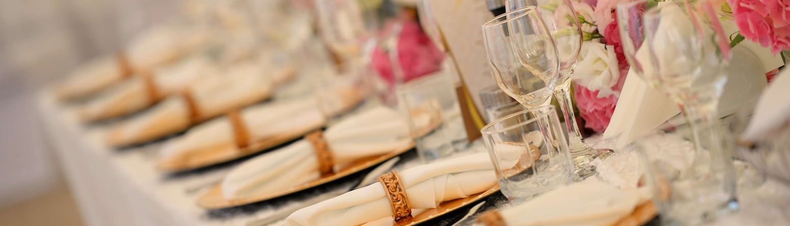 Weddings - Table Set up pink flowers